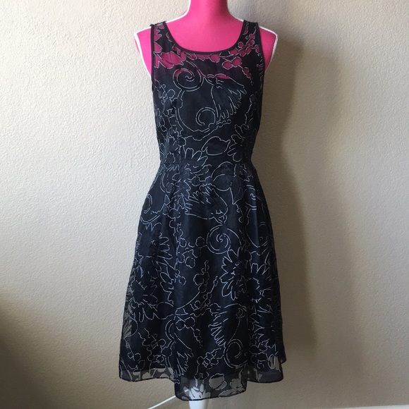 White House Black Market Dresses & Skirts - WHBM Black Textured Floral Sleeveless Dress